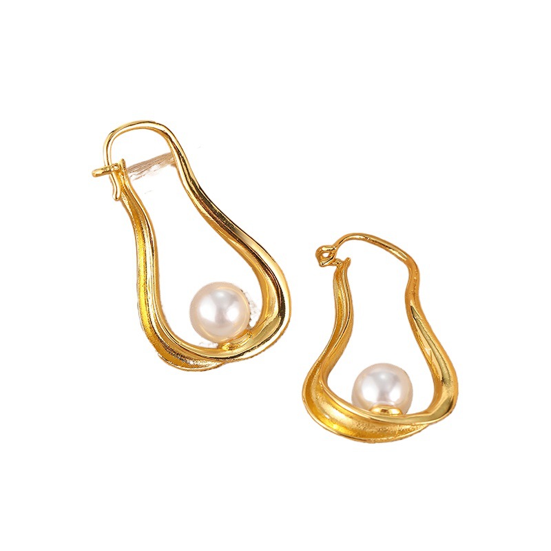 Retro-style Fashion Earrings For Women From Europe And The US