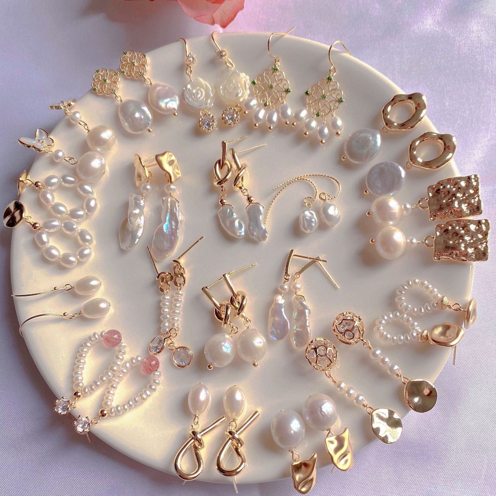 New Natural Freshwater Pearl Stud Earrings