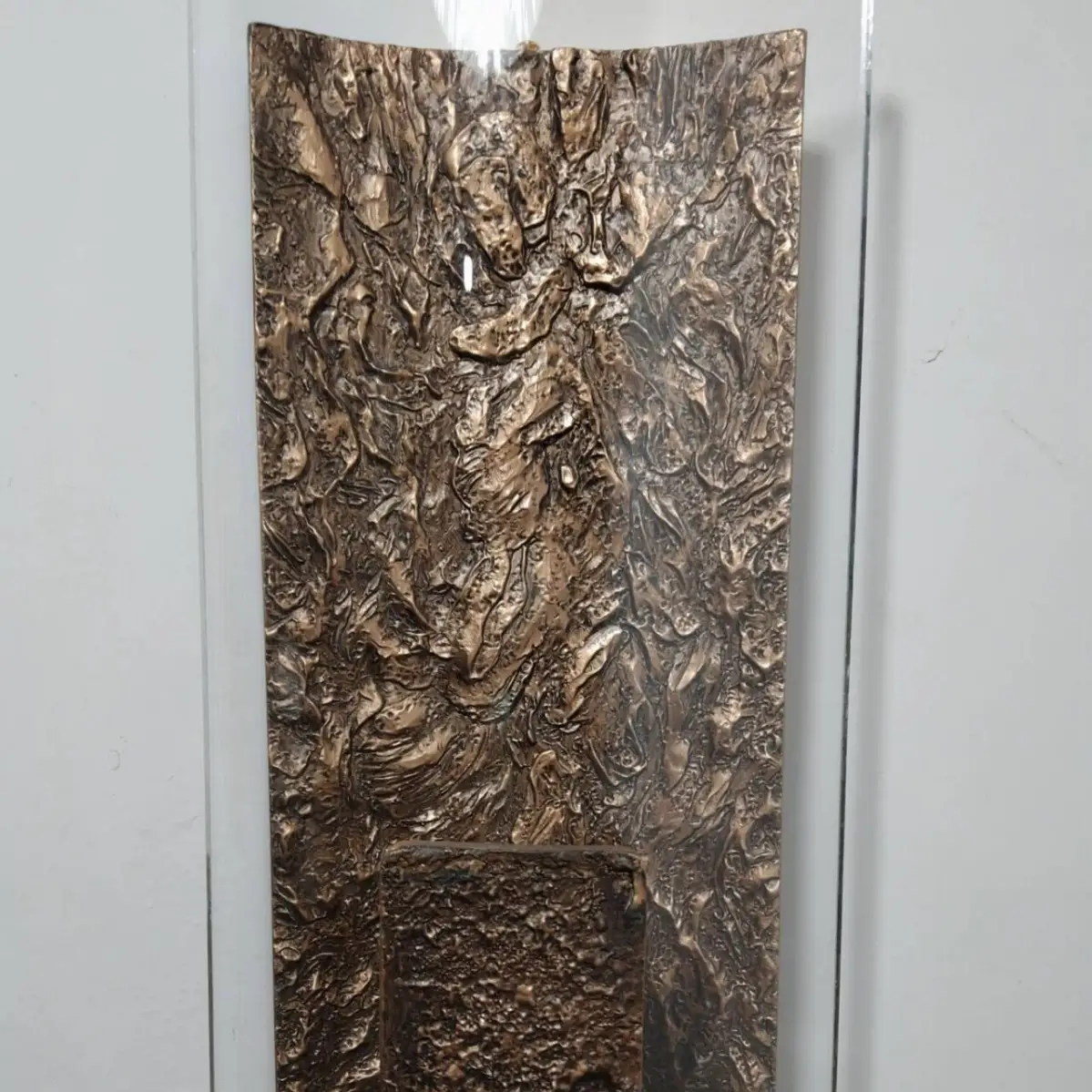 Affordable Luxury Wall Sconce For High-end Living Rooms, Featuring A Modern Designer Style