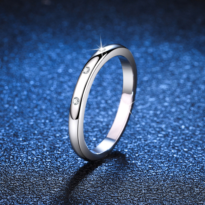 Simple And Elegant Moissanite Ring Women