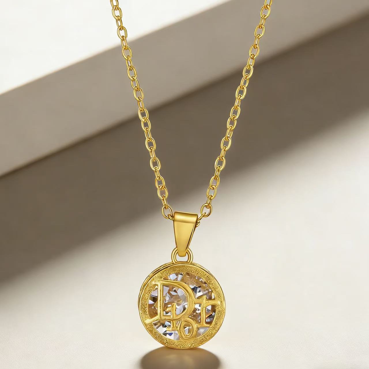 Heart Shaped Zircon Necklace For Women Clavicle Length Chain With A Gold Plated Pendant