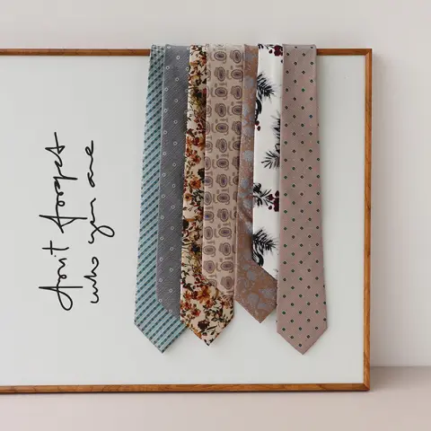 Korean Style Retro Light Color Hong Kong Tie