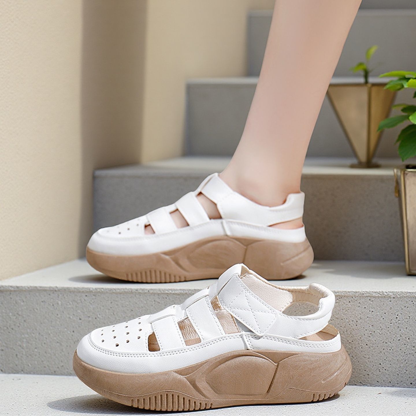 Breathable Hollow-out Shoes With A Thick Sole Suitable For Sports And Wading
