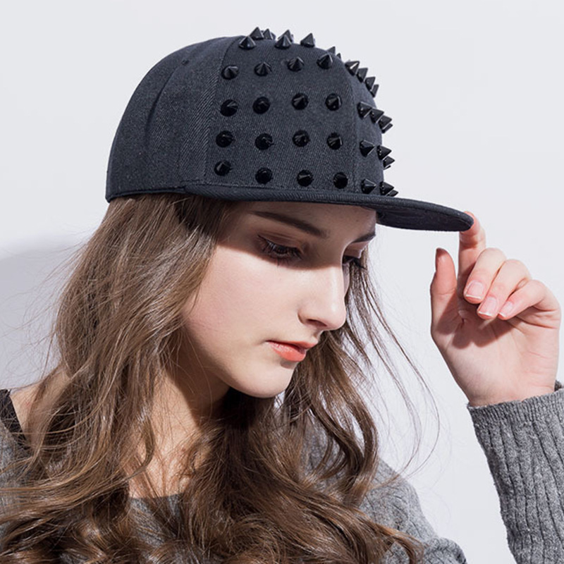 New Street-style Edgy Fashion Cap With Rivets