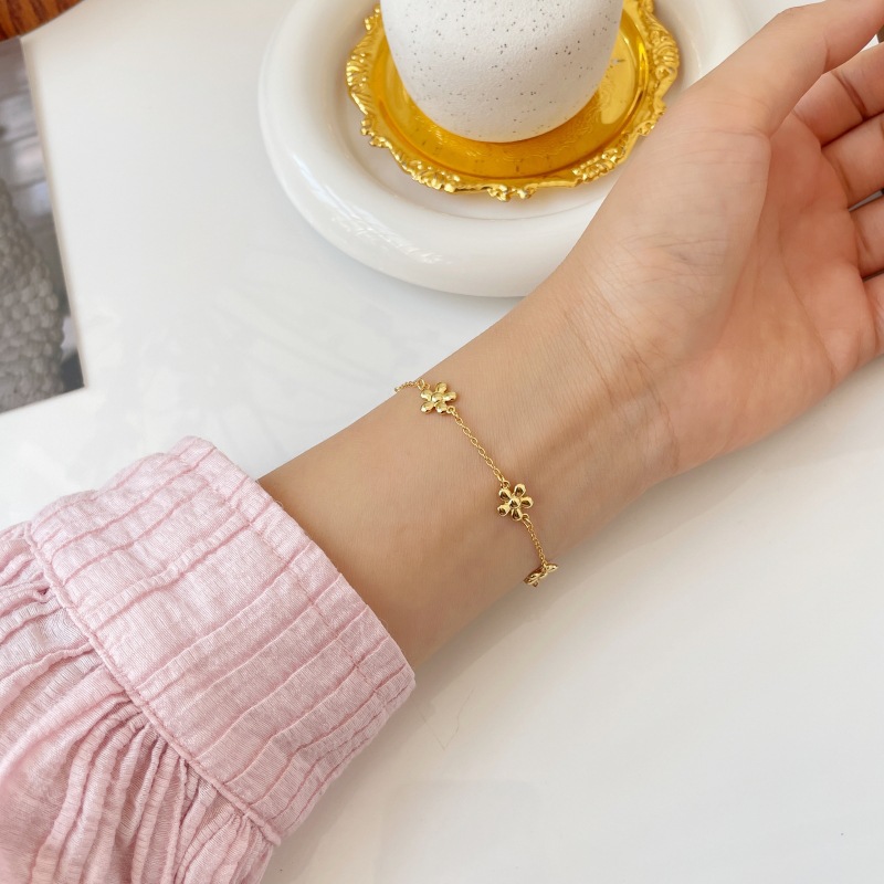 Daisy Small Flower Unique And Exquisite Bracelet