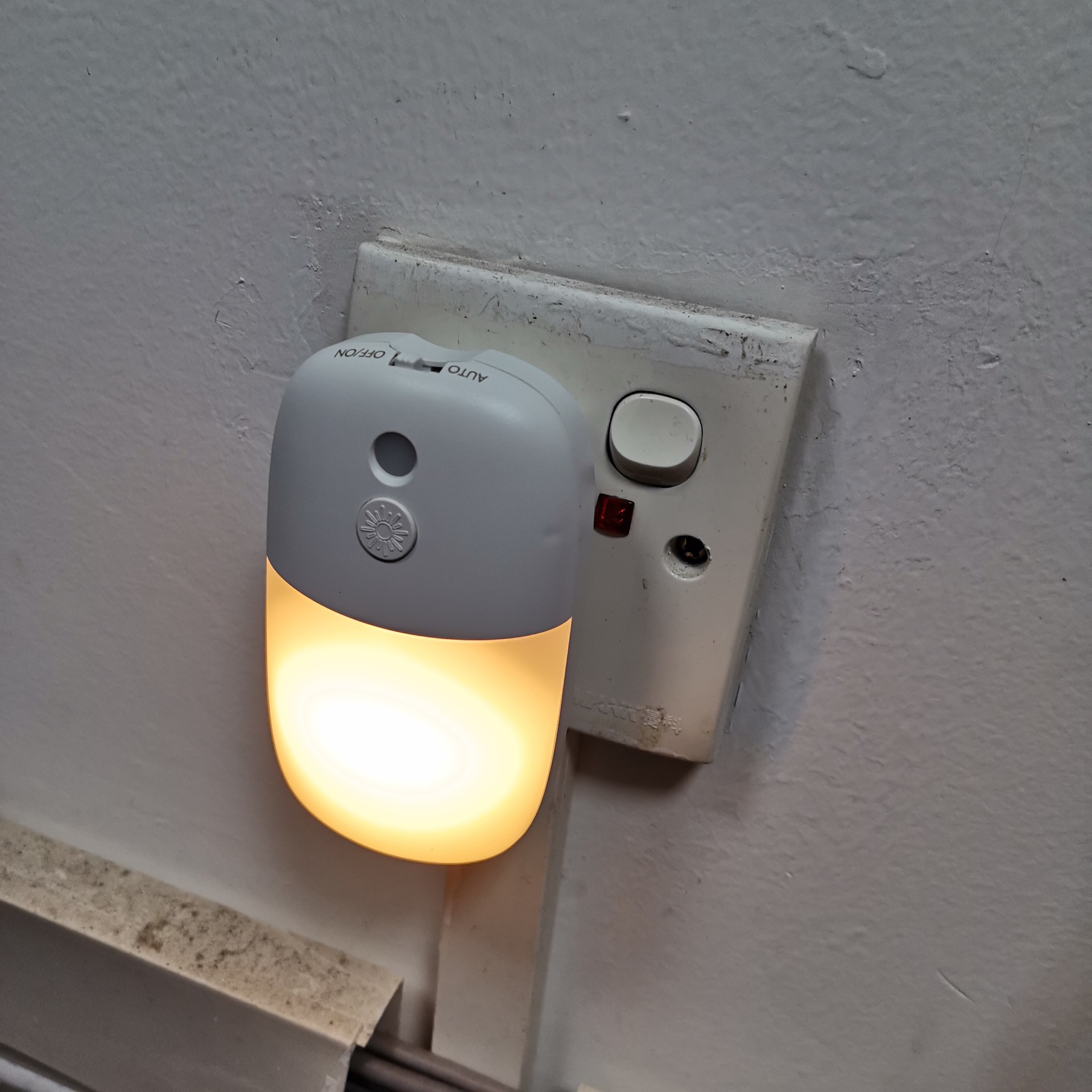Plug-in Light-controlled Night Light, picture 5 of 5