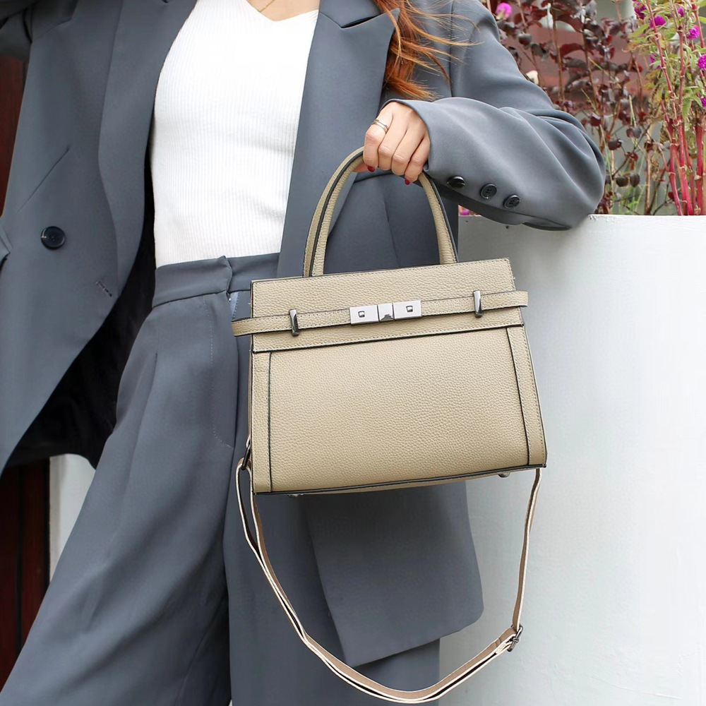 https://cf.cjdropshipping.com/quick/product/b8e3a5e0-ce02-4477-b61b-b74a74428eca.jpg