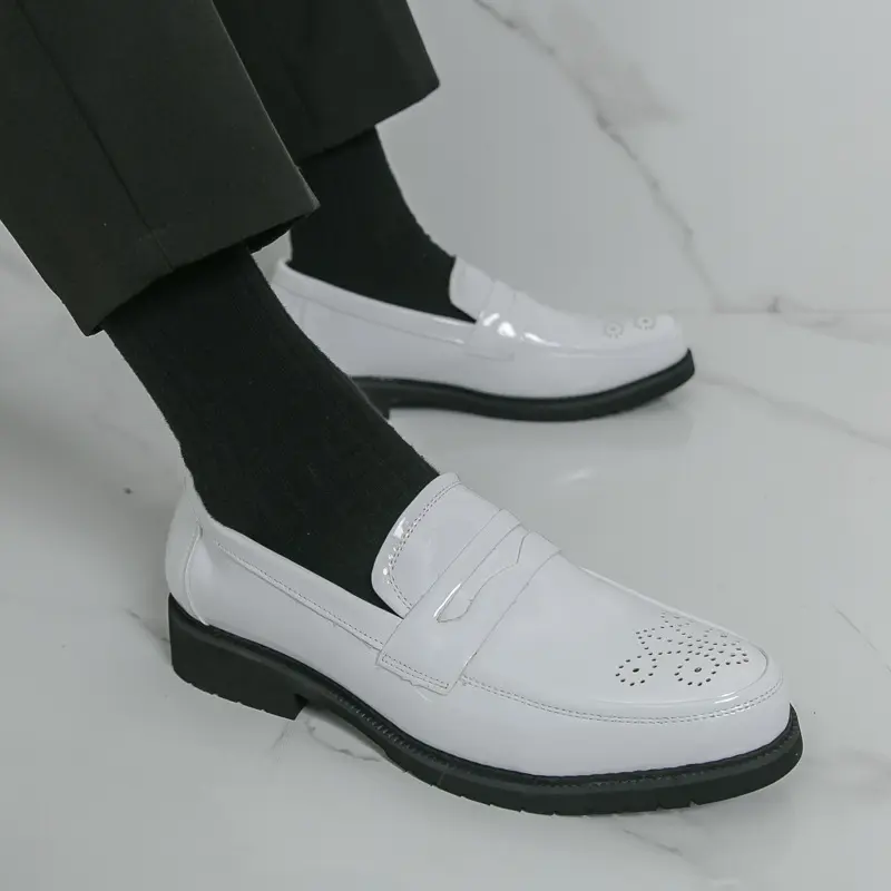 Autumn Men's Glossy Carved Leather Shoes