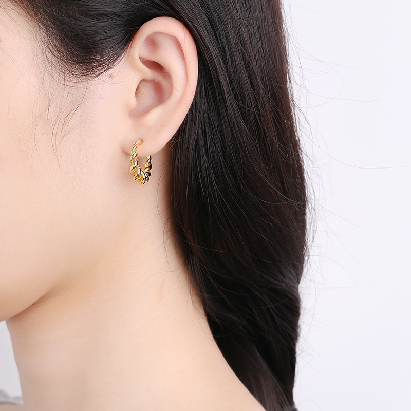 Spiral Twisted Metal Circle Female Stud Earrings