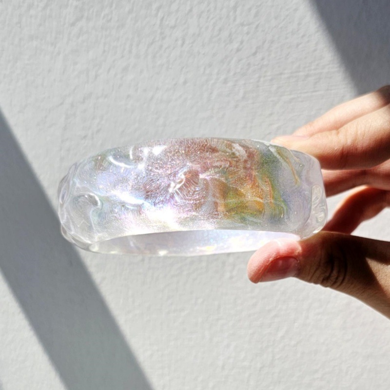 White Ripple-Effect Round Resin Bracelet