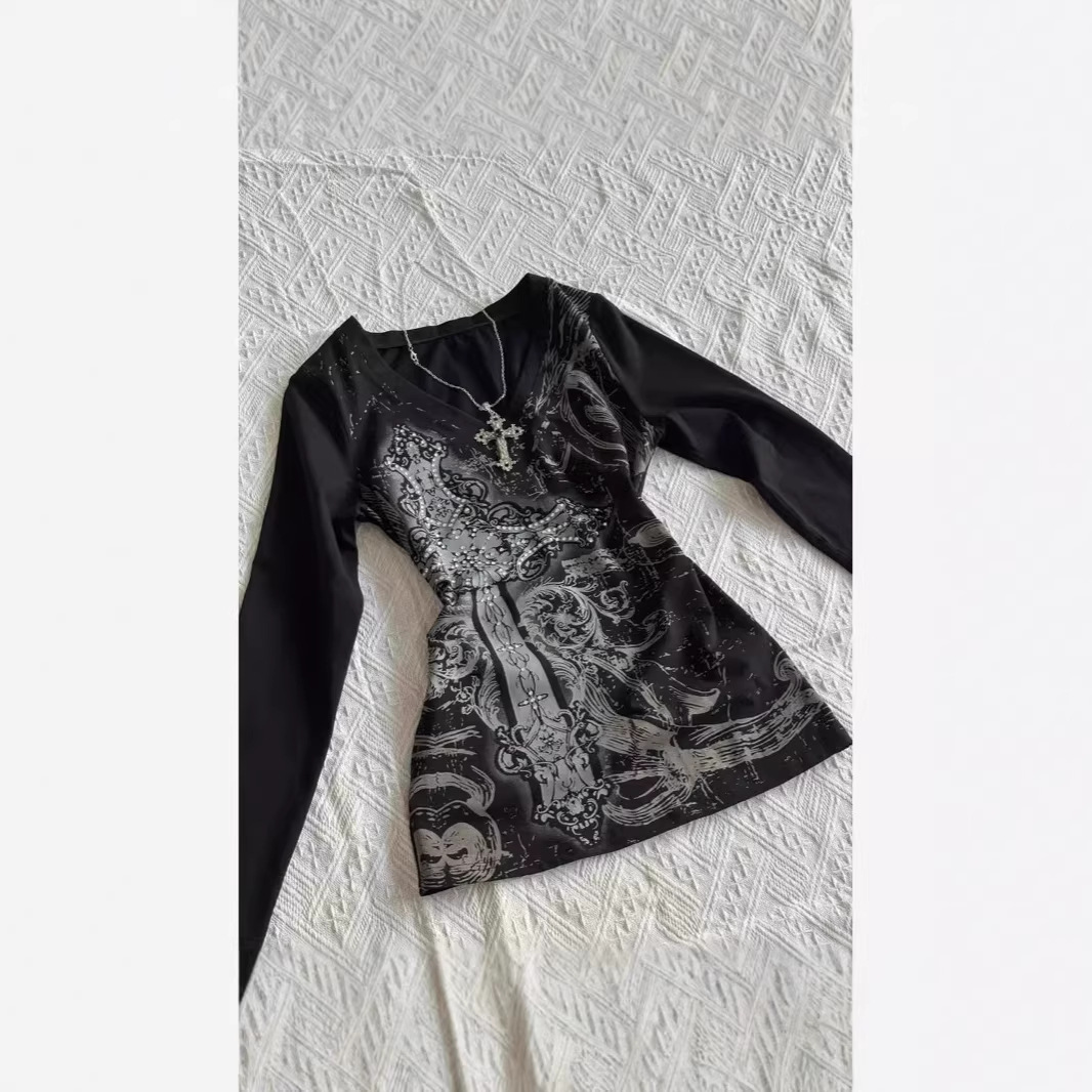 Womens Printed T-Shirt With V-Neck And Long Sleeves
