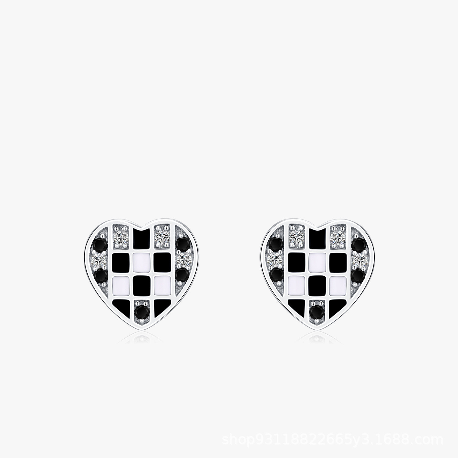 Women's Heart-shaped Plaid Stud Earrings