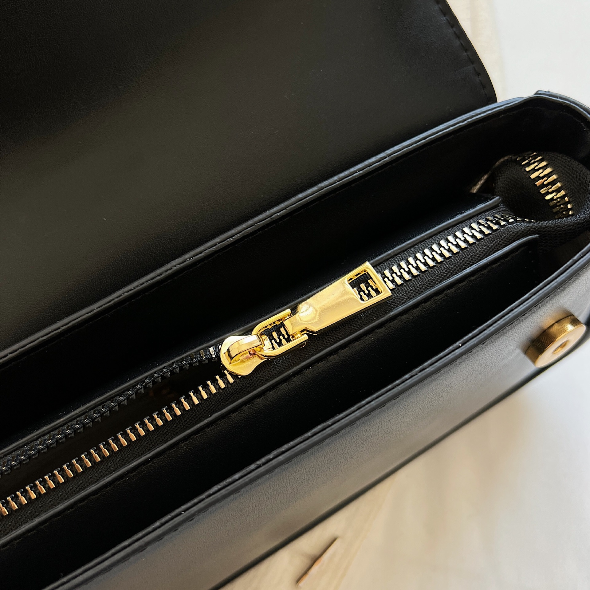 Buy Women's Clothing Online | Buy Trending Dresses for Women