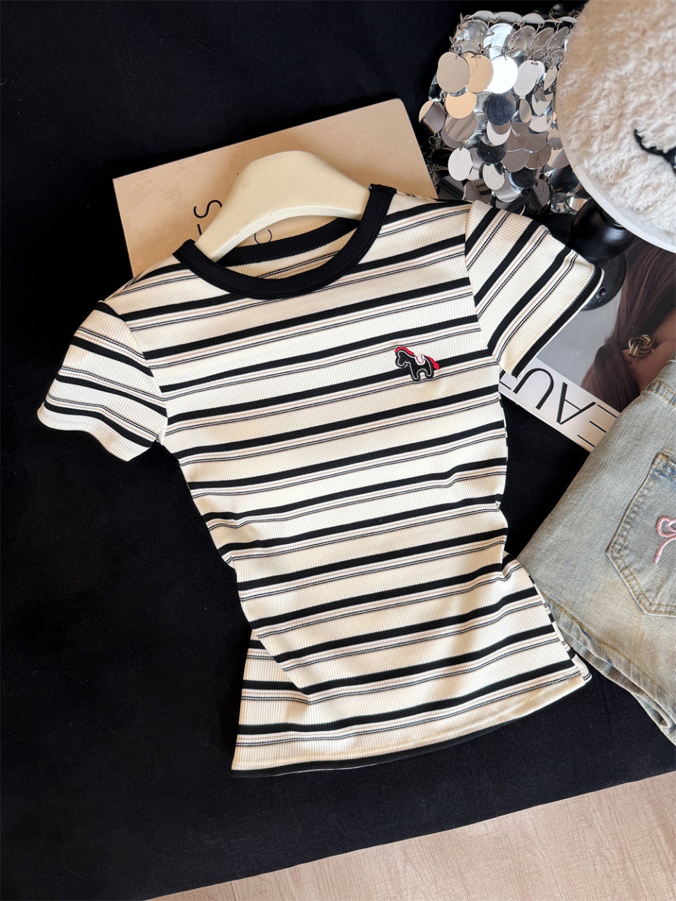 Round-neck Color-block Short-sleeve Top With Built-in Padding For Women