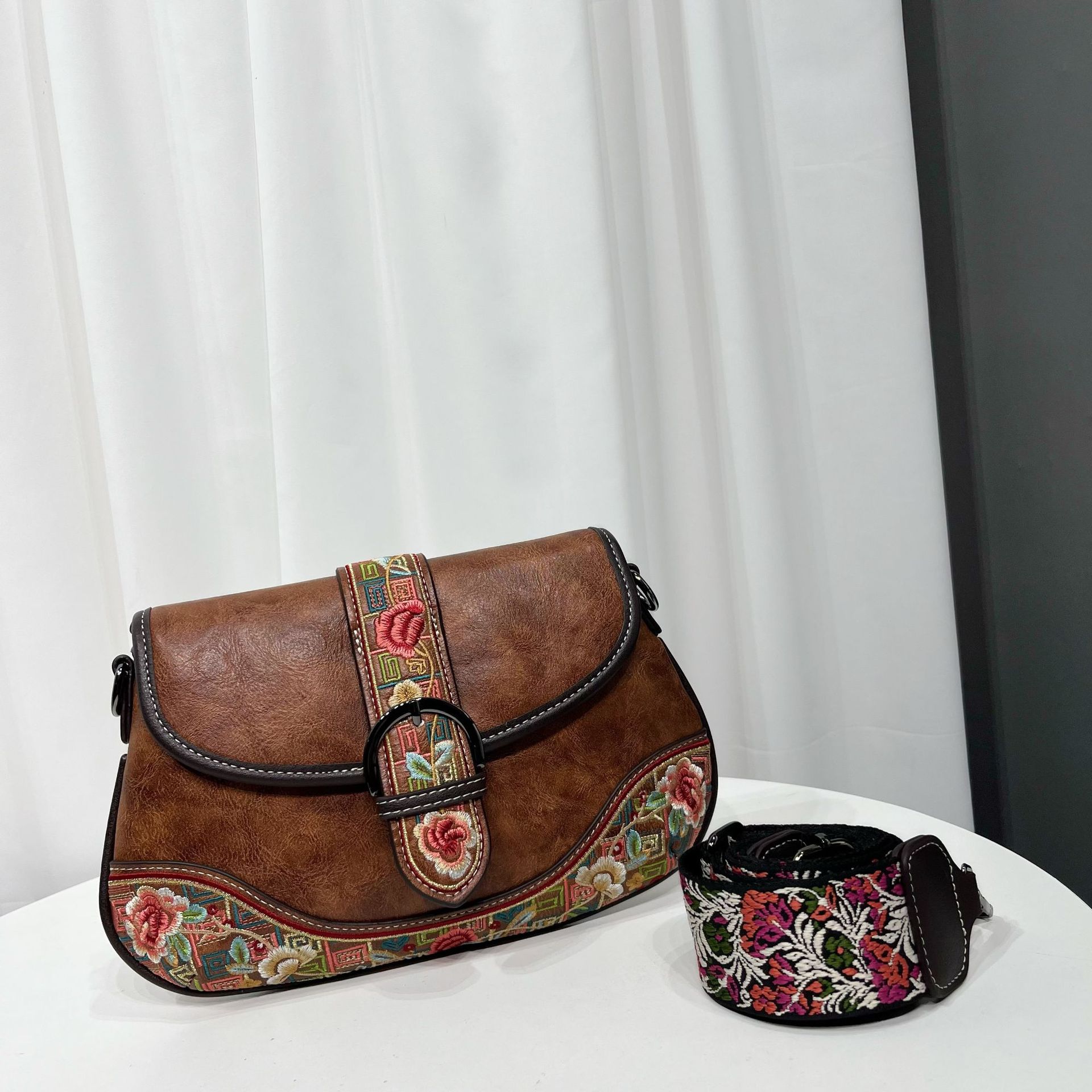 Retro Chinese-style Embroidered Crossbody Bag For Women