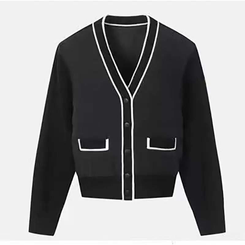 Black And White Simple Fashionable Knitted Coat