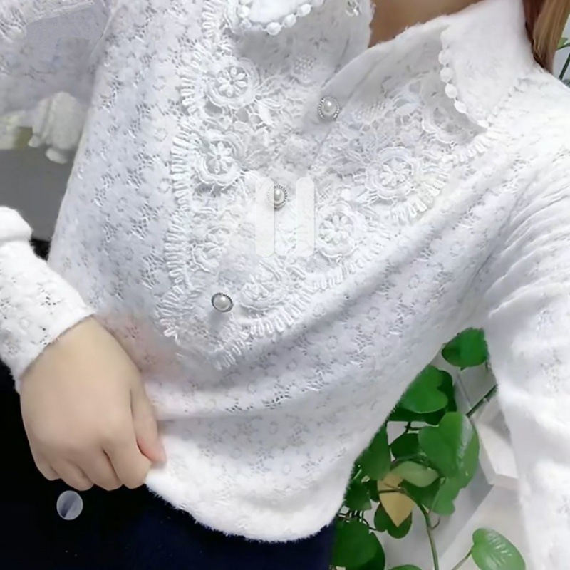 Fleece-lined Thick Lace Bottoming Shirt For Women