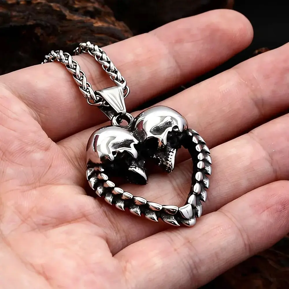 Skull-shaped Heart Pendant Necklace Cast
