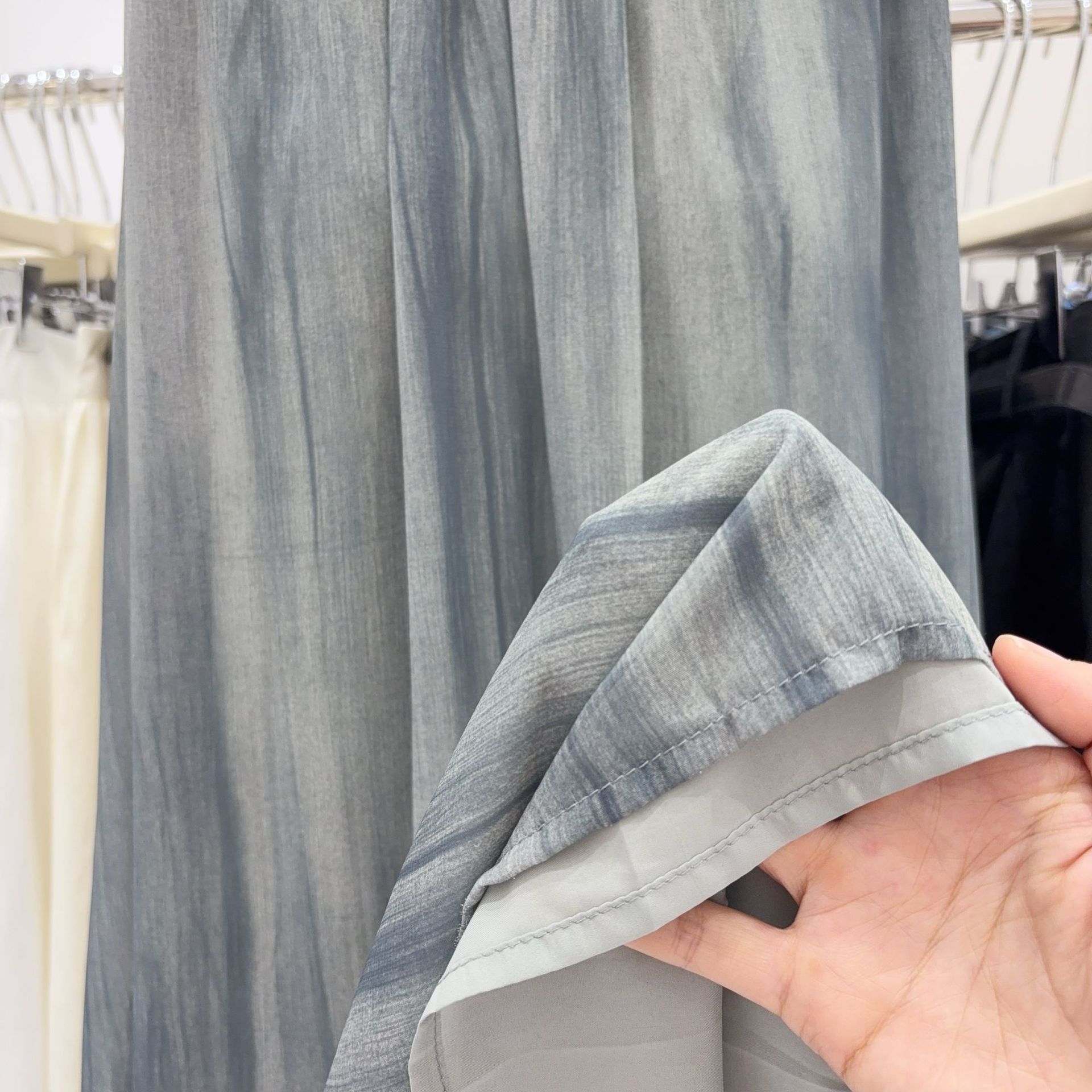 A Loose-fitting Dress With A Waist-cinching Design That Flatters Your Figure And Feels Incredibly Comfortable