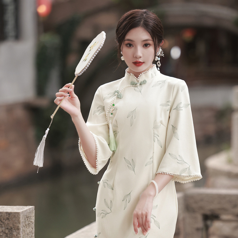 Lace Bell-Sleeve Cheongsam Dress