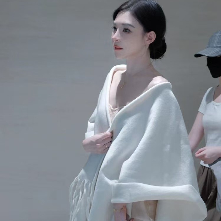 Korean-style Cool-toned Solid-color Tassel Shawl 4