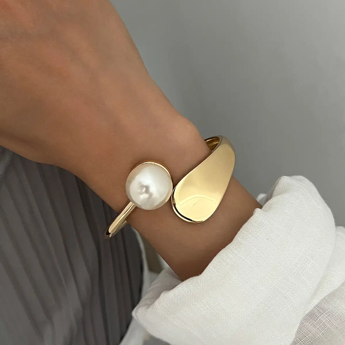 Ornament Irregular Fashion Pearl Bracelet Fashion Open Bracelet For Women