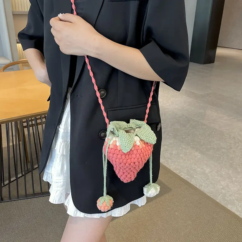 One-shoulder Crossbody Knitted Cartoon Strawberry Bucket Bag