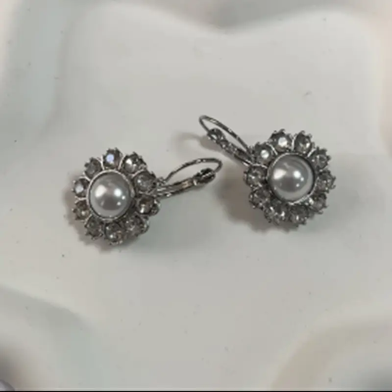 New Rhinestone Flower Inlaid Pearl Ear Clip