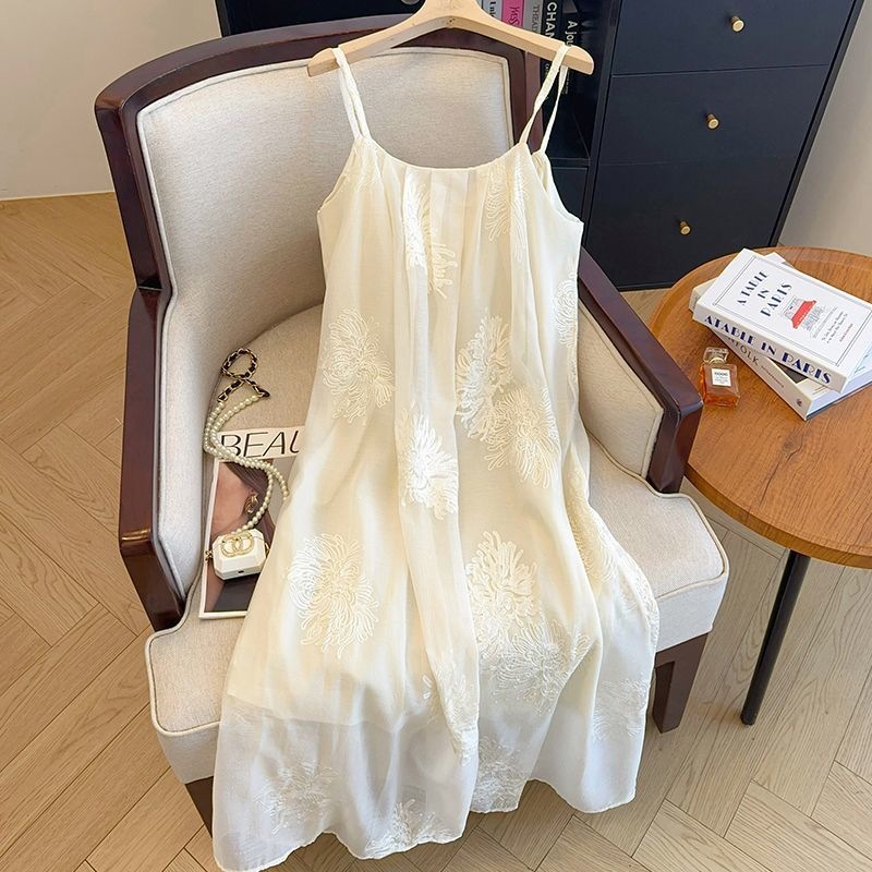 Chinese-style Ethereal Embroidered Minimalist Strap Dress — image 1