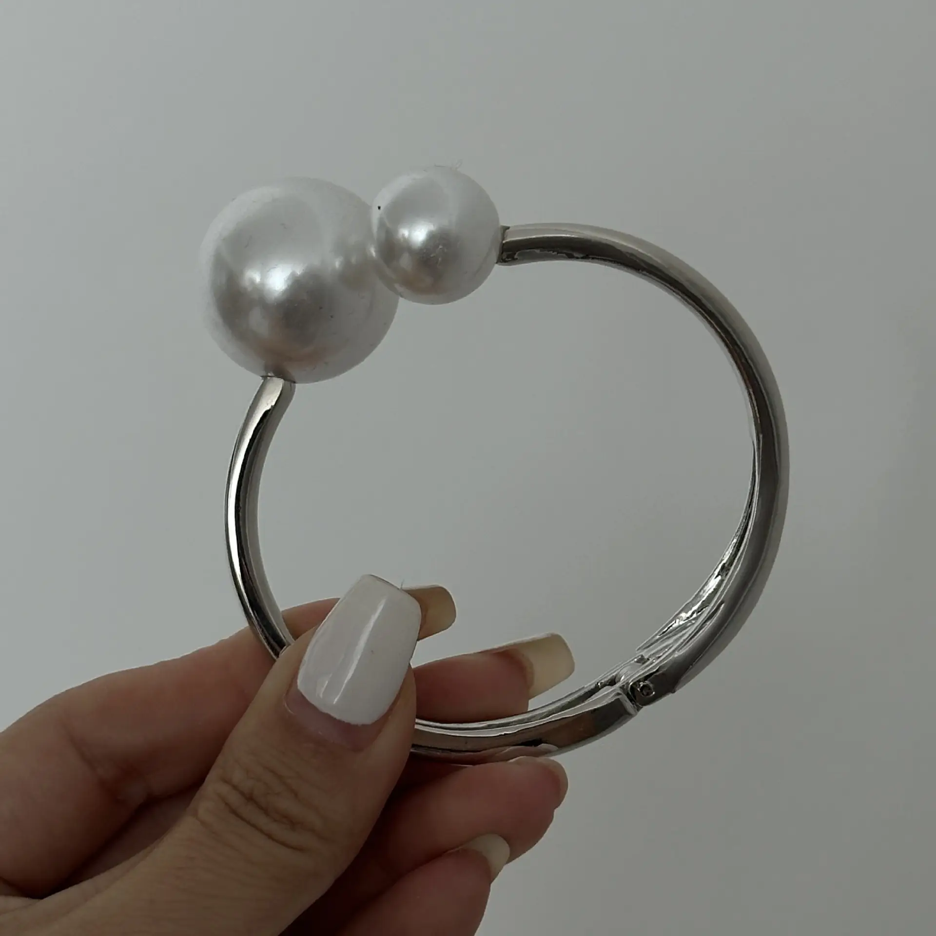 Textured Glossy Water Drop Hug Bracelet