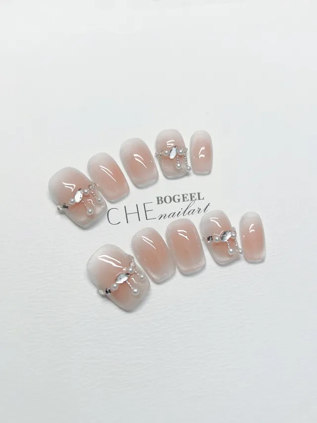 Hand worn Nail Blush Smudges Rhinestone Short Short Square - Shop at LoveMi
