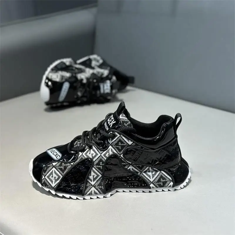 Fashion Youth Embroidery Stitching Thick Bottom Lightweight Men's Shoes