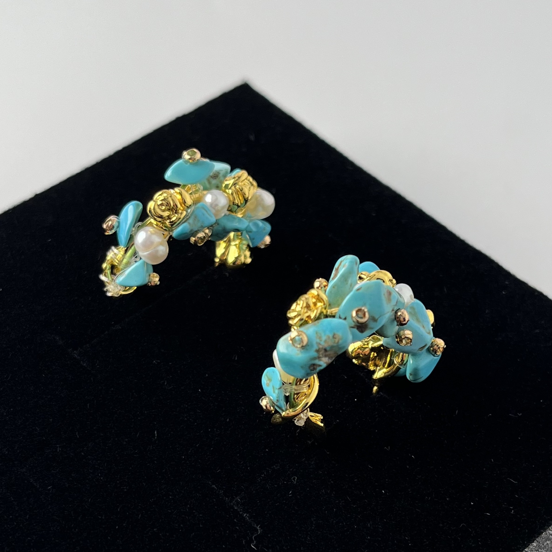 Mid-Period Natural Blue Turquoise Style Zircon Stud Earrings