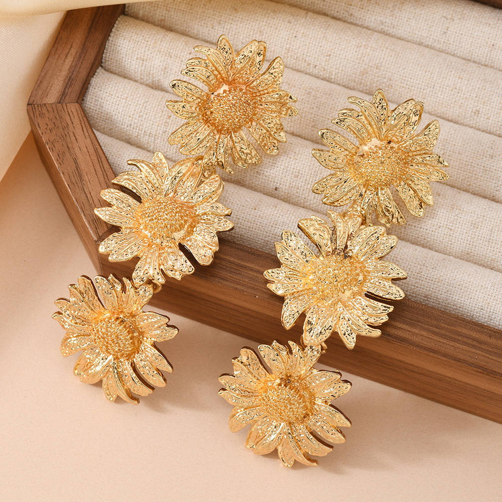 Trendy Irregular And Bold Flower Earrings From Europe And The US