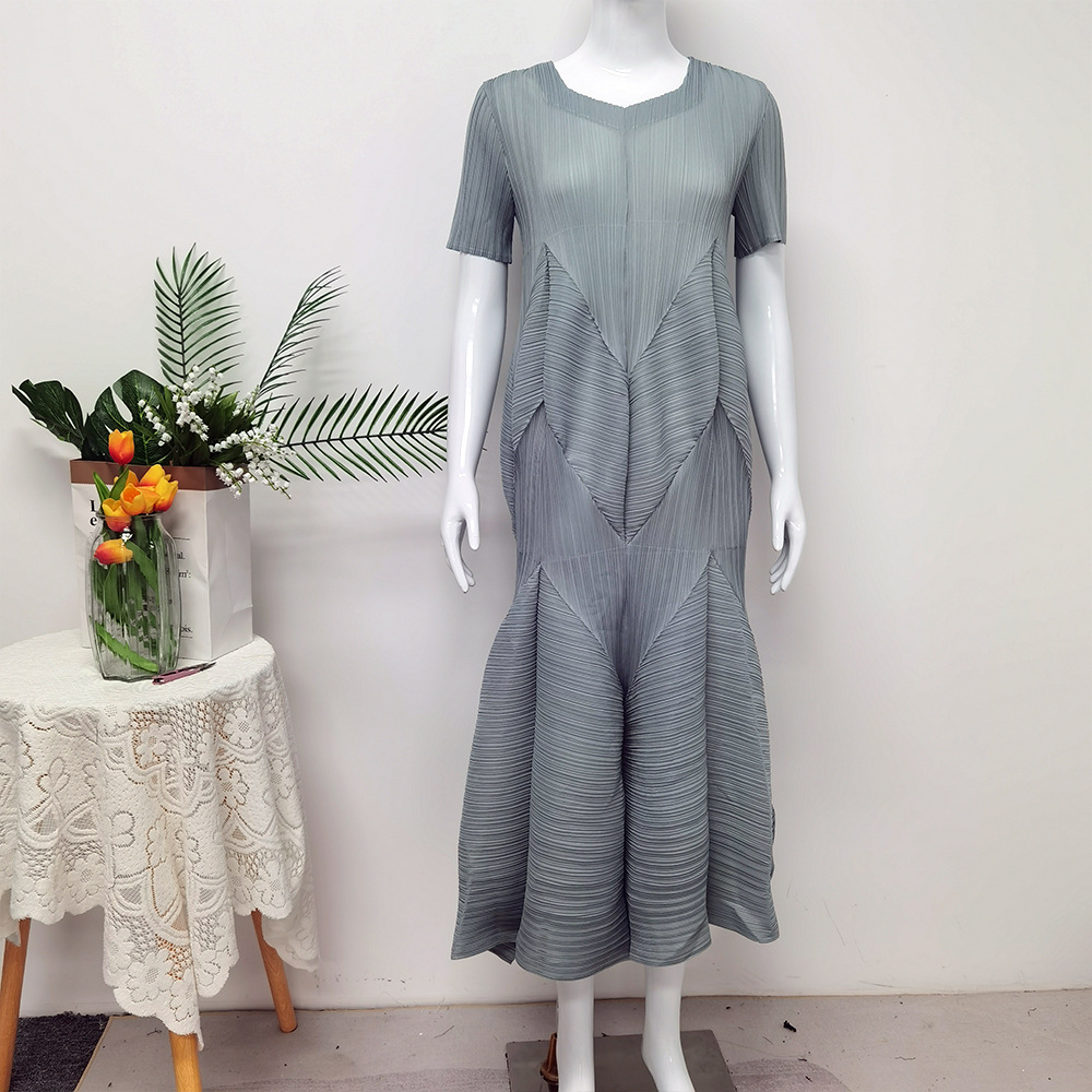 Pleated Short-Sleeve Dress, picture 4 of 9