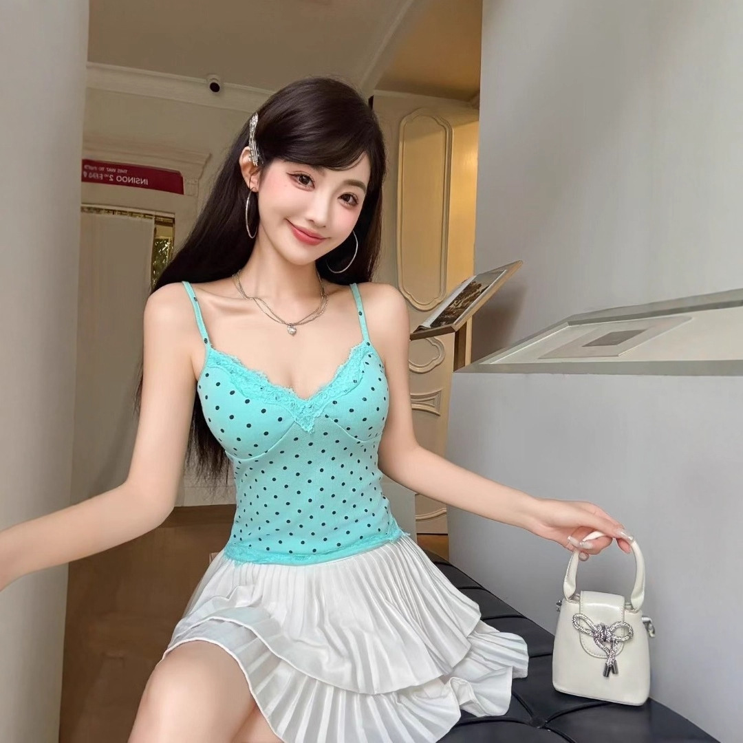 Slim-fit Short Sleeveless Top With Chest Pads