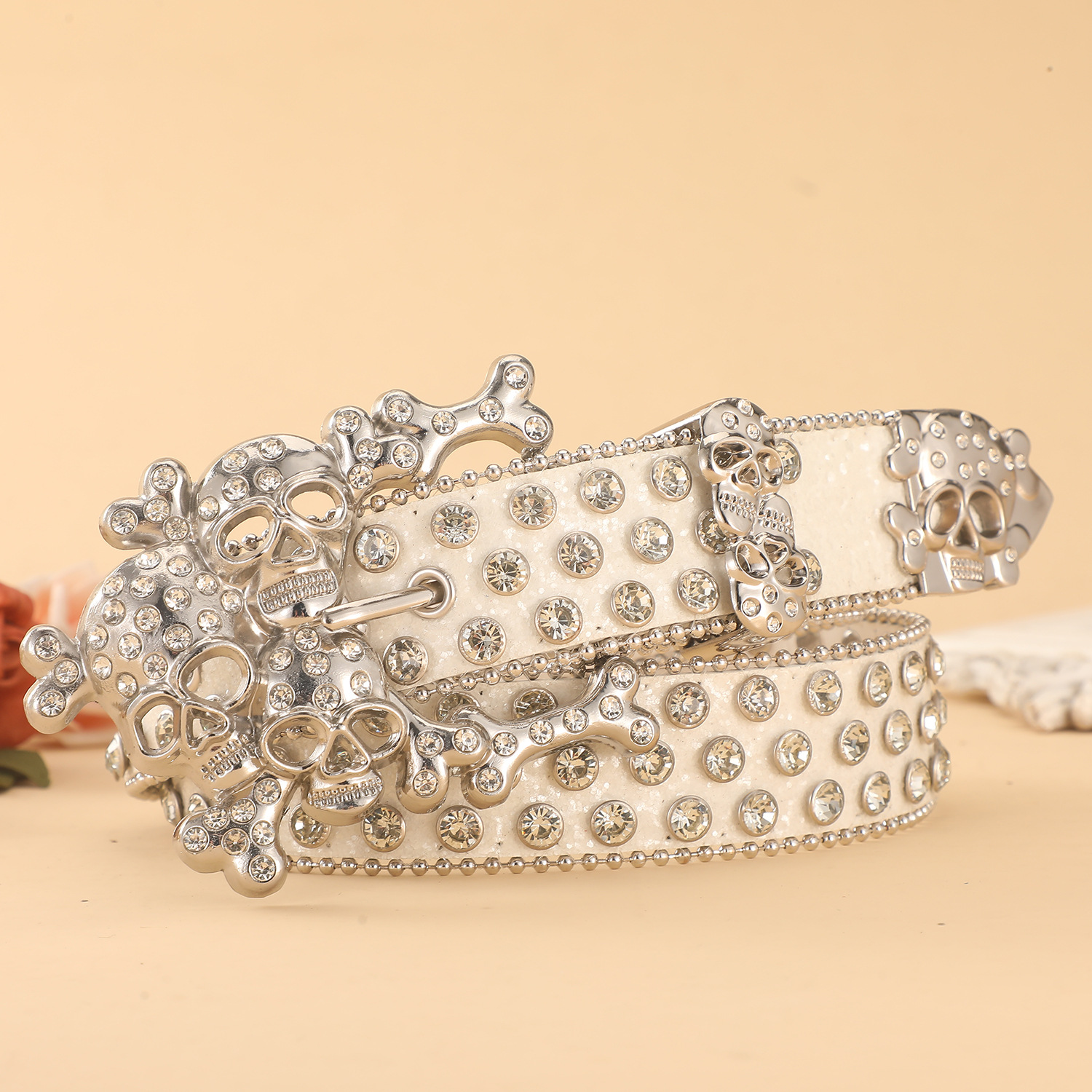 Title 10, Ceinture tête de mort avec strass et diamants i...