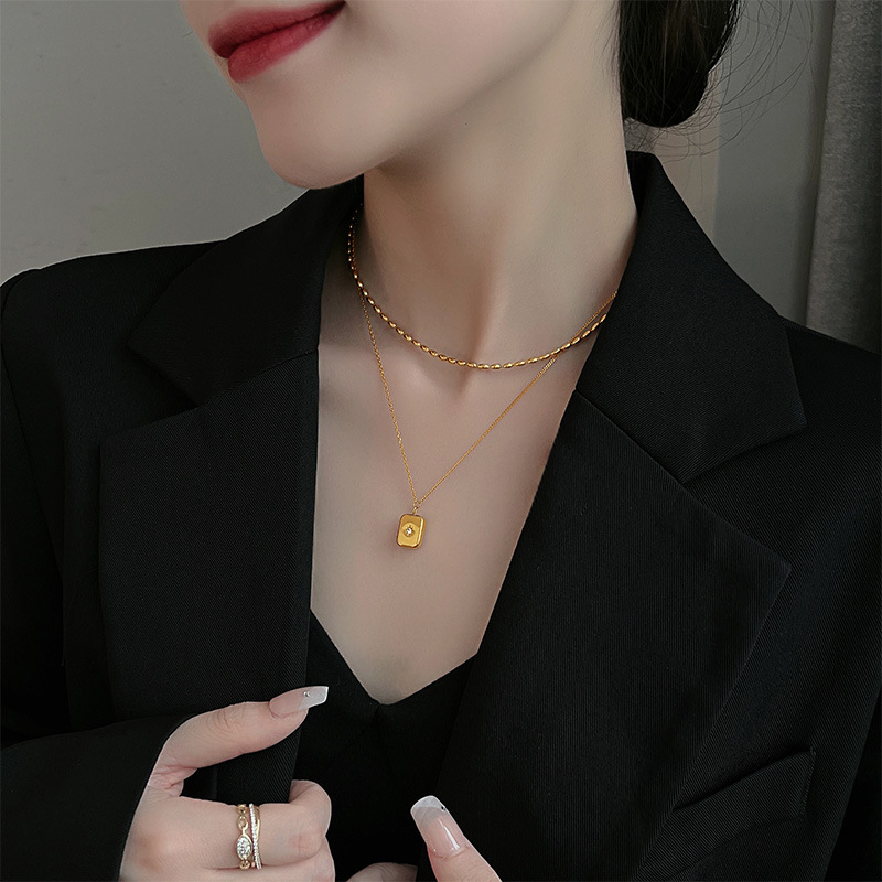 Retro Stereo Square Plate Eight Awn Star Diamond Pendant Necklace