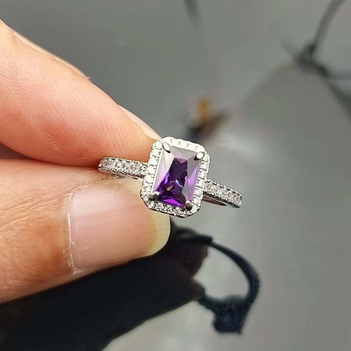 https://cf.cjdropshipping.com/quick/product/bdb32020-f9ae-4d31-ac9a-90e90eddd830.jpg
