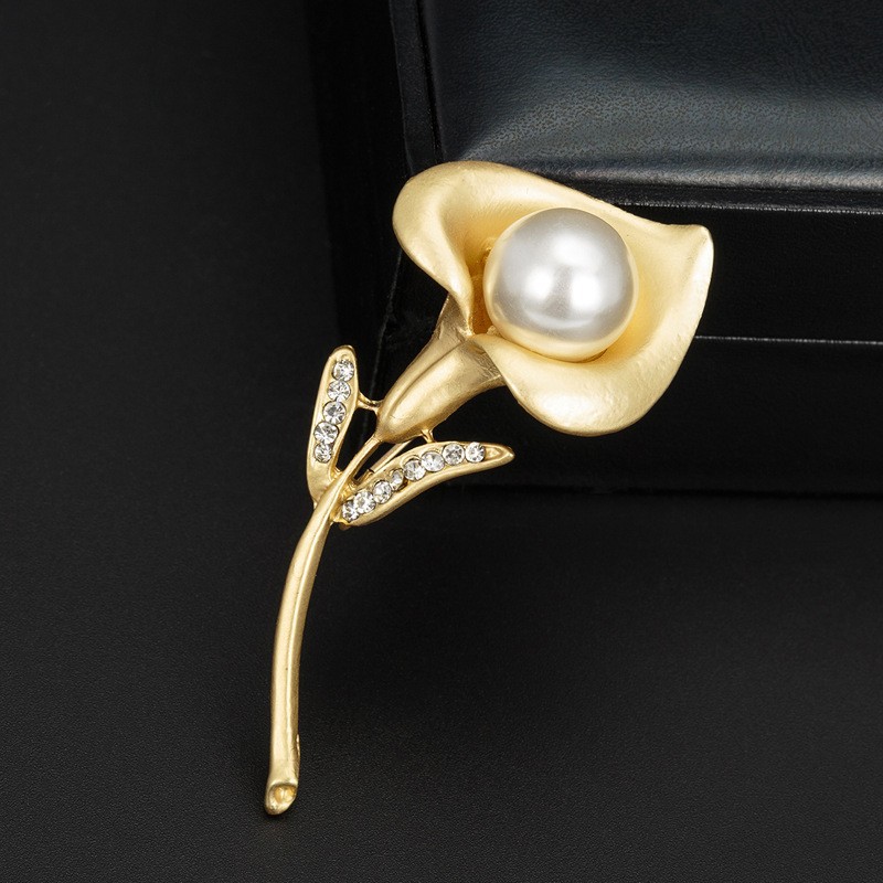 Non-fading Plant Flower And Leaf Crystal Rhinestone Matte Gold Brooch