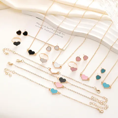 Simple Love Jewelry Women's Fashion Necklace Suit Heart Set