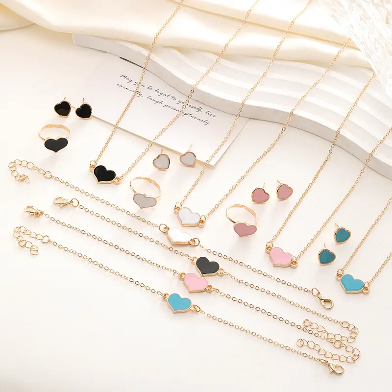 Simple Love Jewelry Women's Fashion Necklace Suit Heart Set