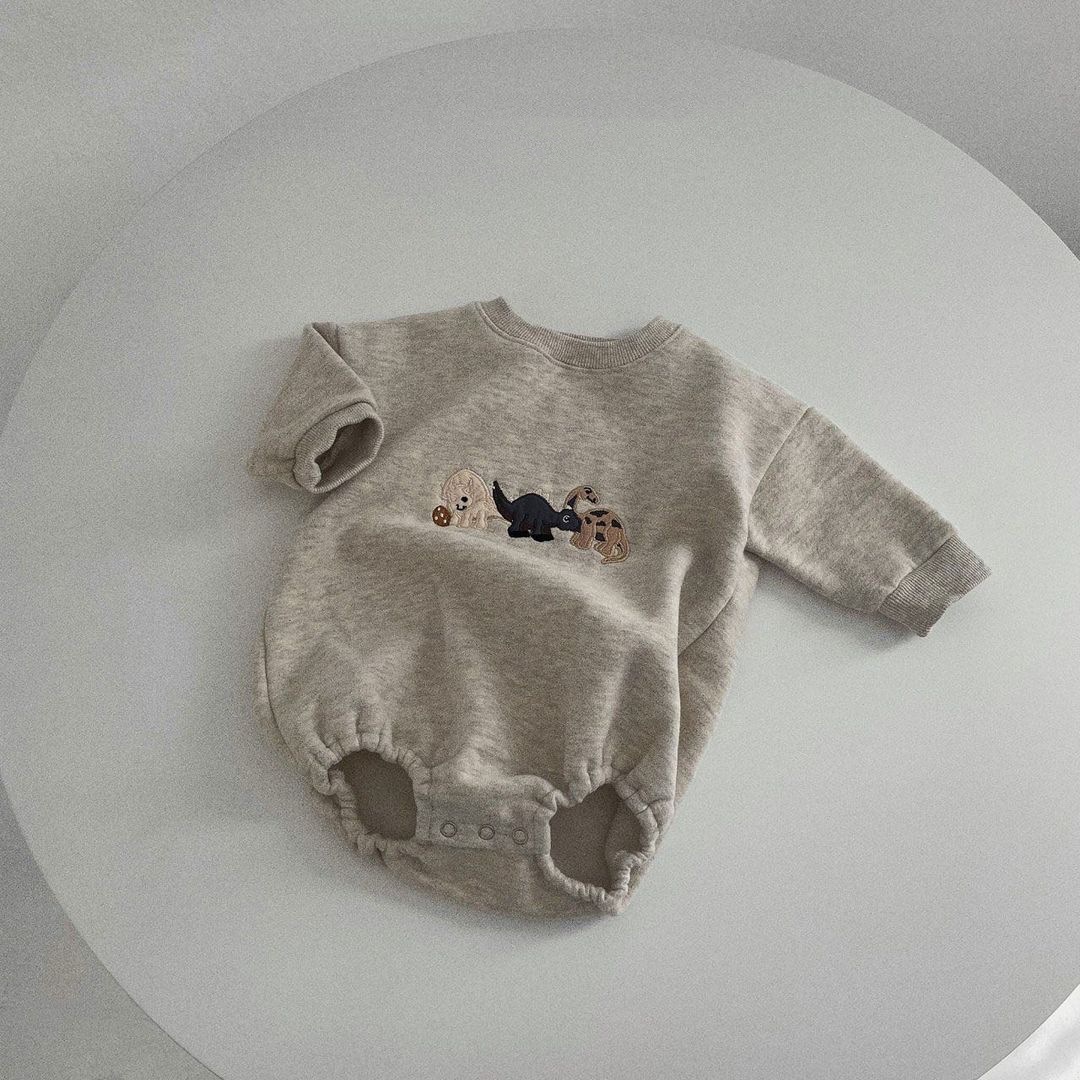 Title 5, Ronde hals lange mouwen baby romper in driehoek...