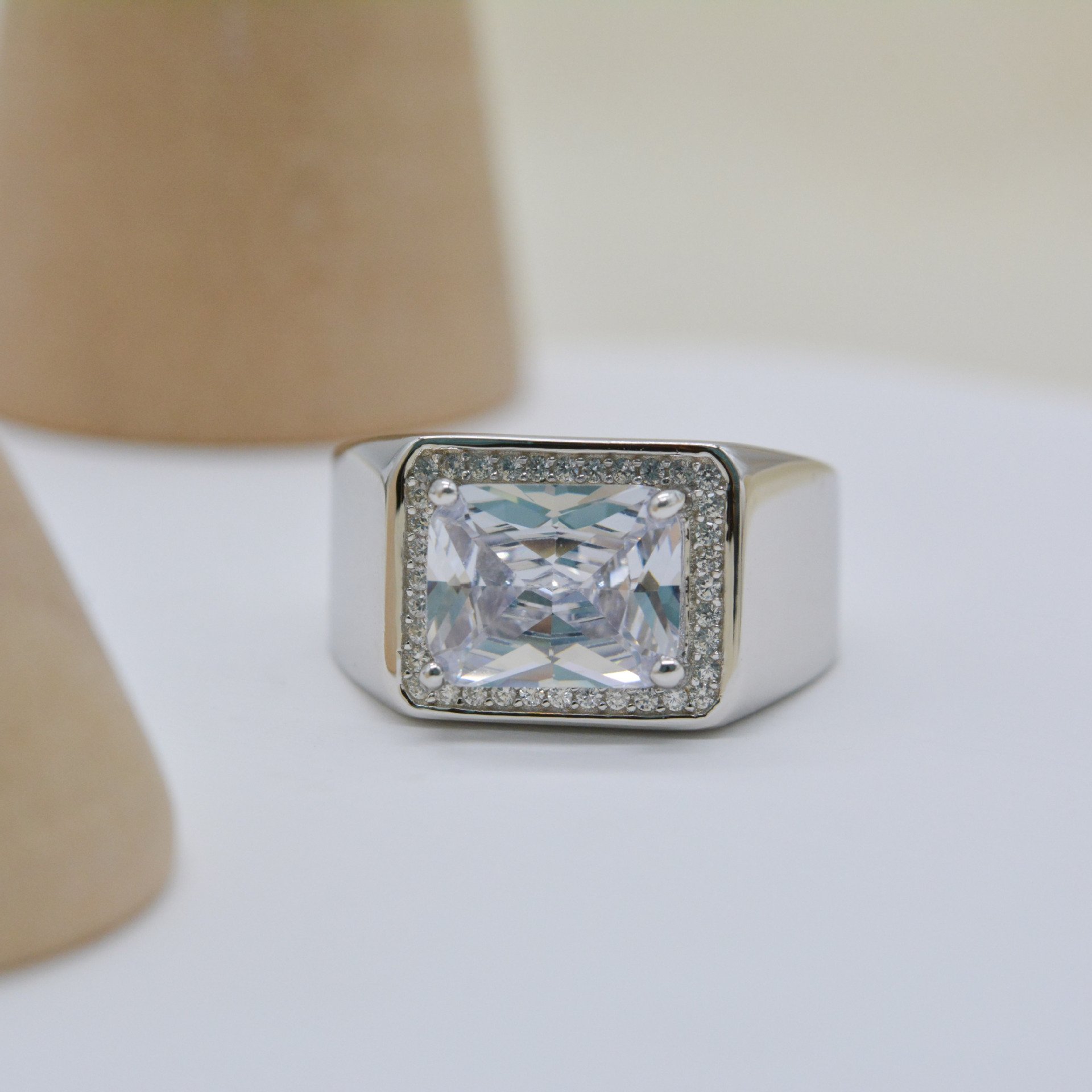 S925 Fashion High-grade Irregular White Zircon Ring