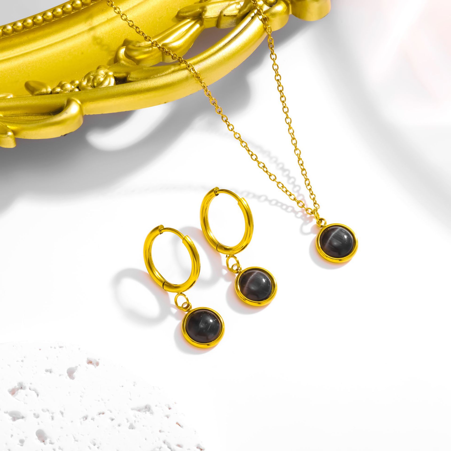 Retro Round Cats-Eye Gemstone Jewelry Set A Light-Luxury Niche High-End Clavicle Necklace With A Sophisticated Aura