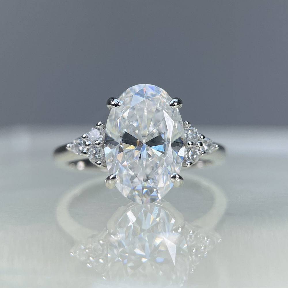 45-carat 8x12 Oval-cut Moissanite Womens Large Diamond Ring