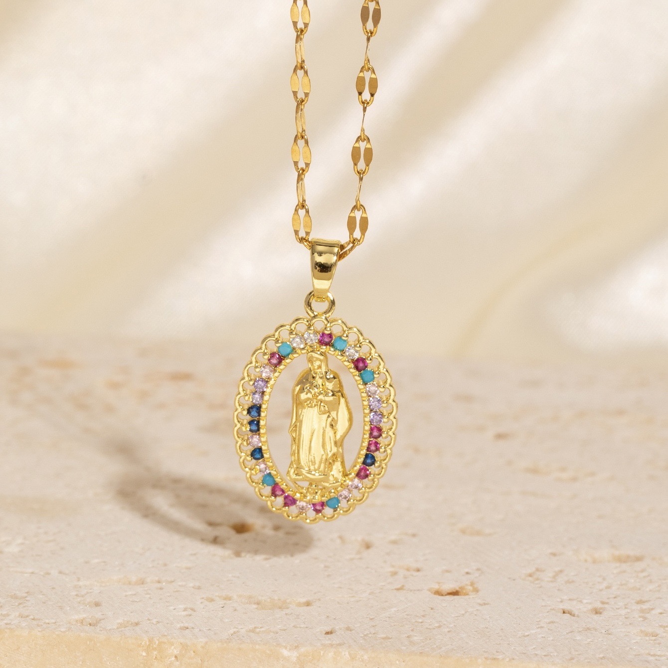 European And American-style Madonna Mary Figurine Necklace - Jewelry & Watches