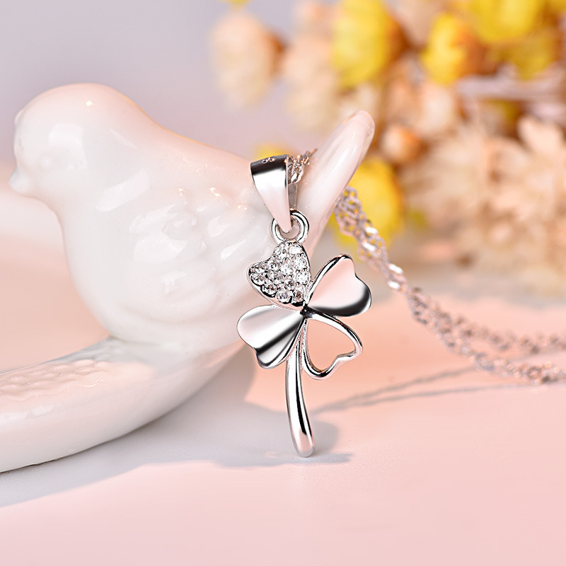 Micro-inlaid Clover Silver Necklace Women's Elegant
