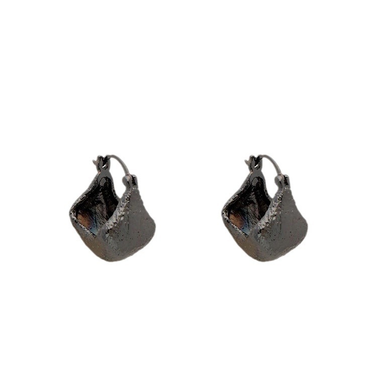 Retro Gun Black Irregular Ear Clip