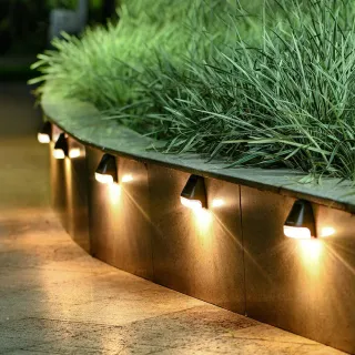 Solar Outdoor Rainproof Courtyard Garden Decoration Stairs Step Light Fence Fence LED Wall Lamp